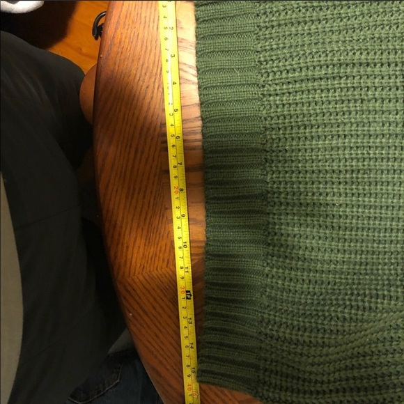Green sweater cold shoulder - Picture 2 of 2
